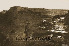 Cadiz:Vista de las excavaciones en la necrópolis dando frente a la muralla (1925)