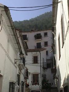 Cadiz:Este recorrido se inicia en el coqueto y pintoresco pueblo de Grazalema